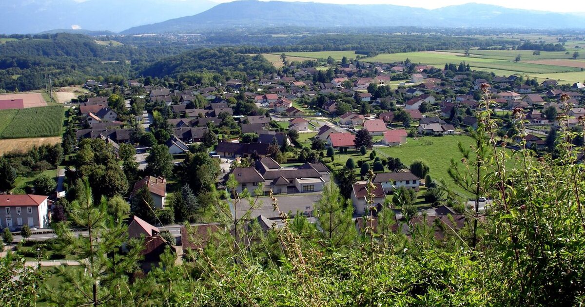 Apprieu — photo réelle (Wikimedia Commons, Matthieu LAPADU-HARGUES)