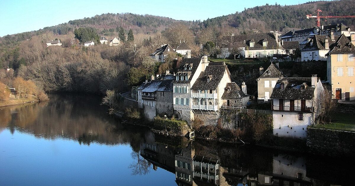 Argentat-sur-Dordogne — photo réelle (Wikimedia Commons, Pascalou petit)