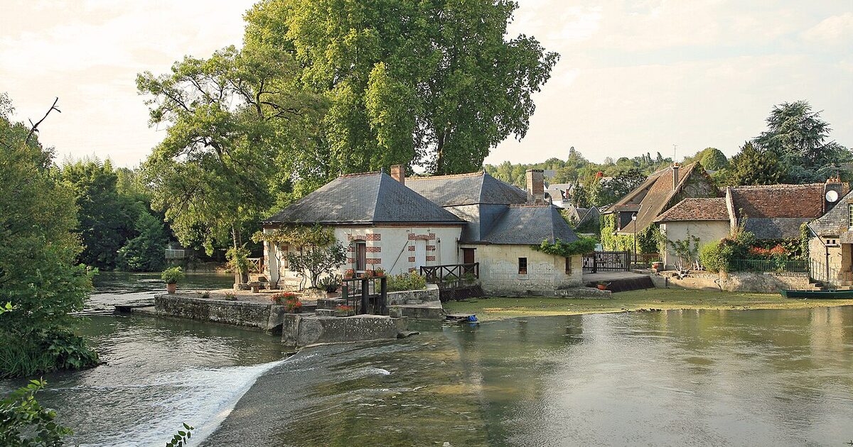 Azay-le-Rideau — photo réelle (Wikimedia Commons, W. Bulach)