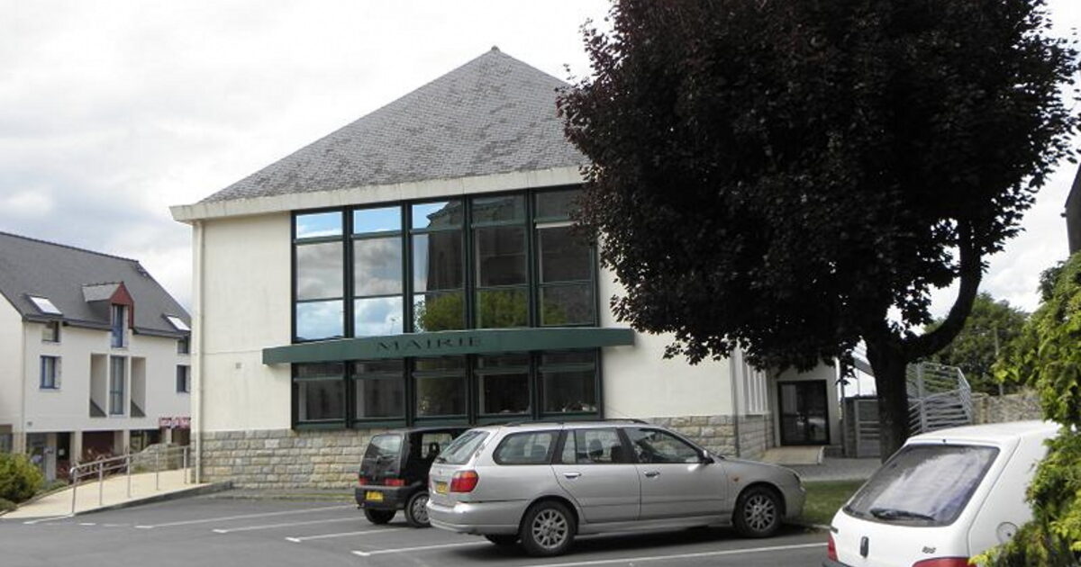 Bains-sur-Oust — photo réelle (Wikimedia Commons, GO69)