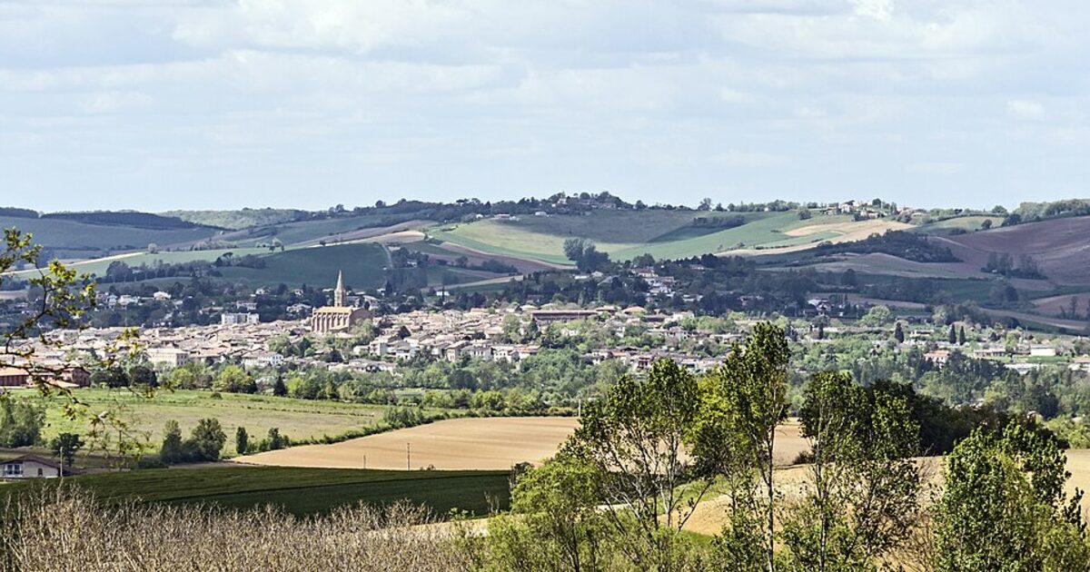 Beaumont-de-Lomagne — photo réelle (Wikimedia Commons, Didier Descouens)