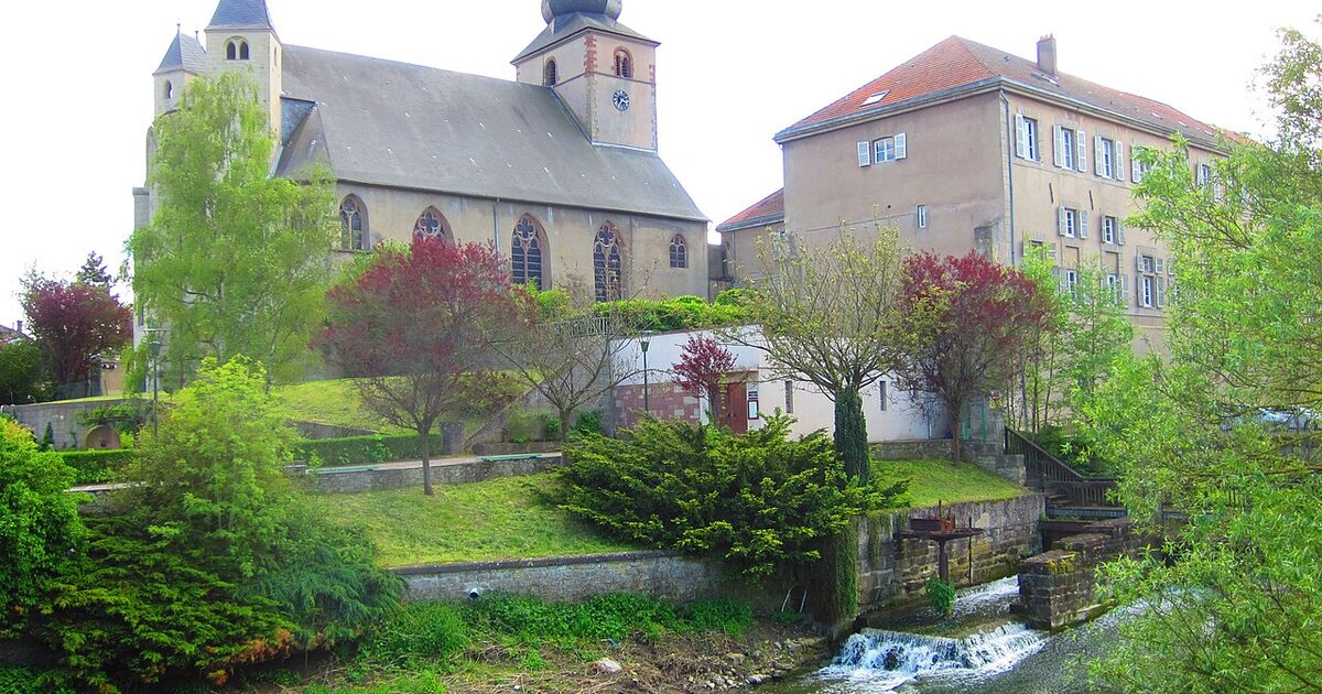 Bouzonville — photo réelle (Wikimedia Commons, Aimelaime)