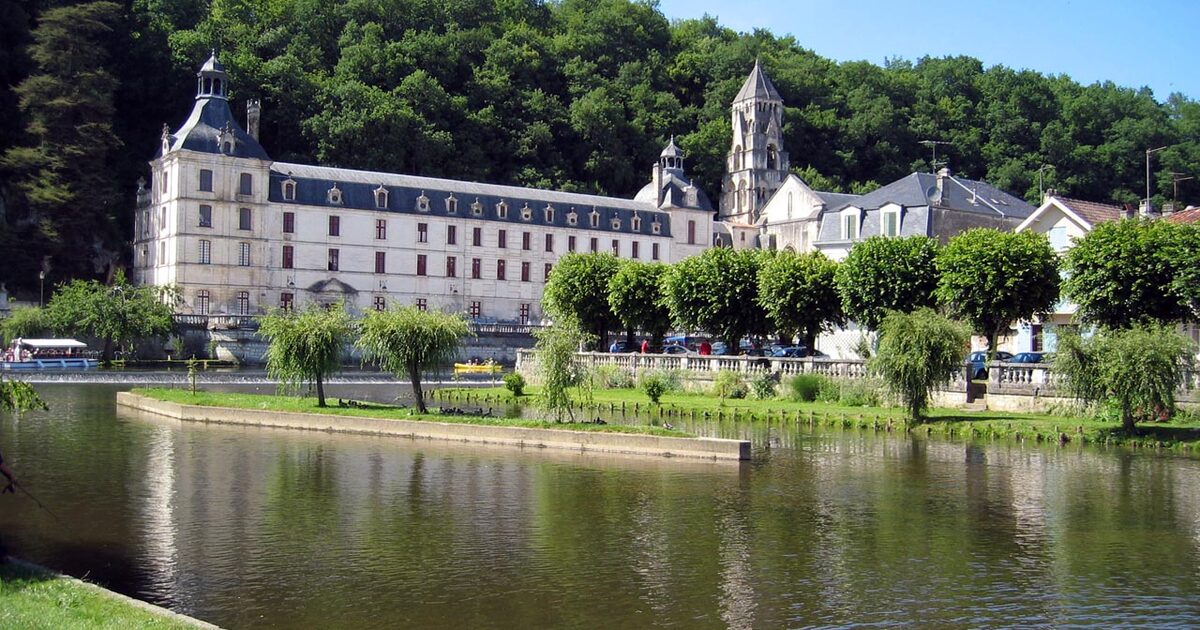 Brantôme en Périgord — photo réelle (Wikimedia Commons, Monster1000)