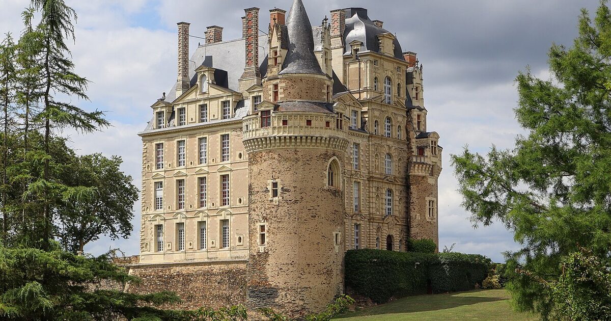 Brissac Loire Aubance — photo réelle (Wikimedia Commons, JackyM59)