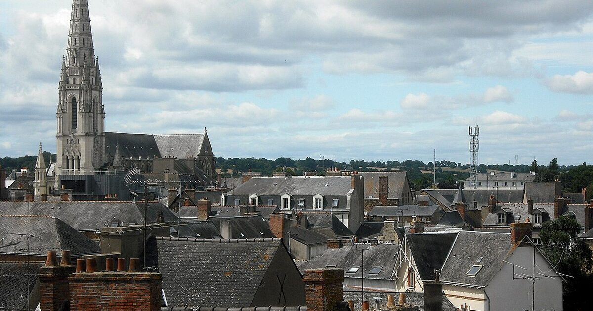 Châteaubriant — photo réelle (Wikimedia Commons, Oie blanche)