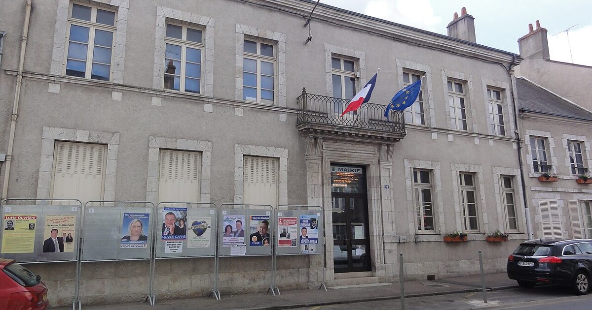 Cléry-Saint-André — photo réelle (Wikimedia Commons, Havang(nl))