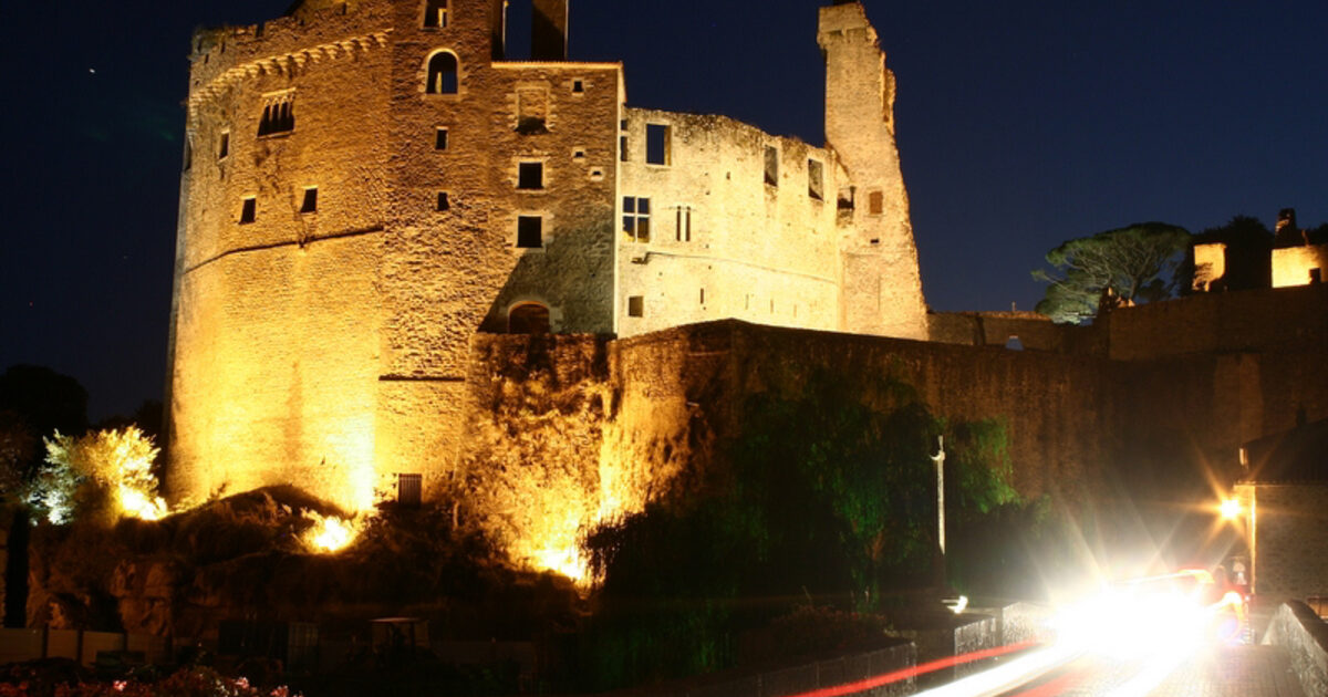 Clisson — photo réelle (Wikimedia Commons, Brice44)