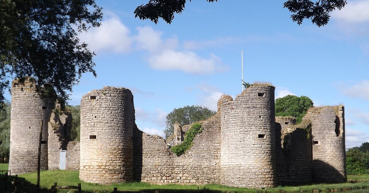 Commequiers — photo réelle (Wikimedia Commons, doc denis)