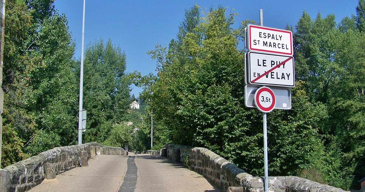 Espaly-Saint-Marcel — photo réelle (Wikimedia Commons, Florian Pépellin)