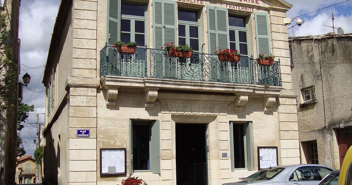 Gallargues-le-Montueux — photo réelle (Wikimedia Commons, Havang(nl))