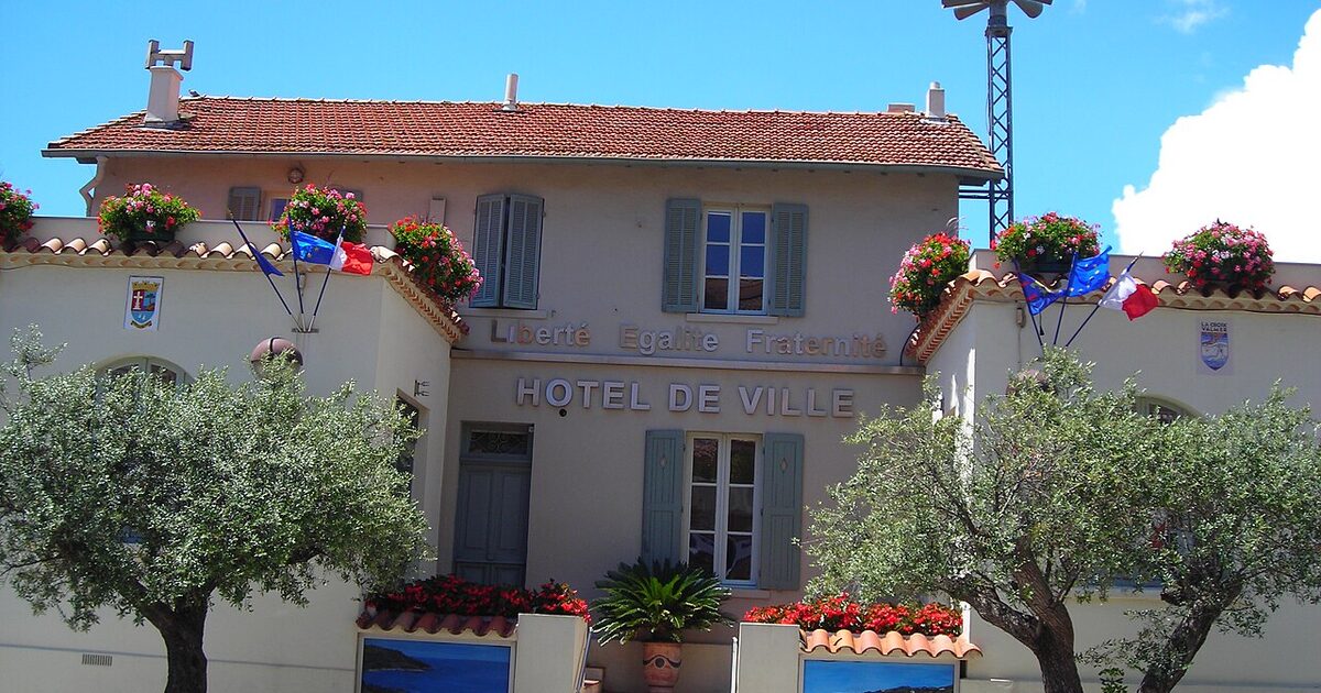 La Croix-Valmer — photo réelle (Wikimedia Commons, Efbé)