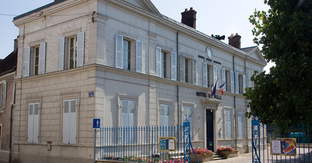 La Ferté-Alais — photo réelle (Wikimedia Commons, Poudou99)