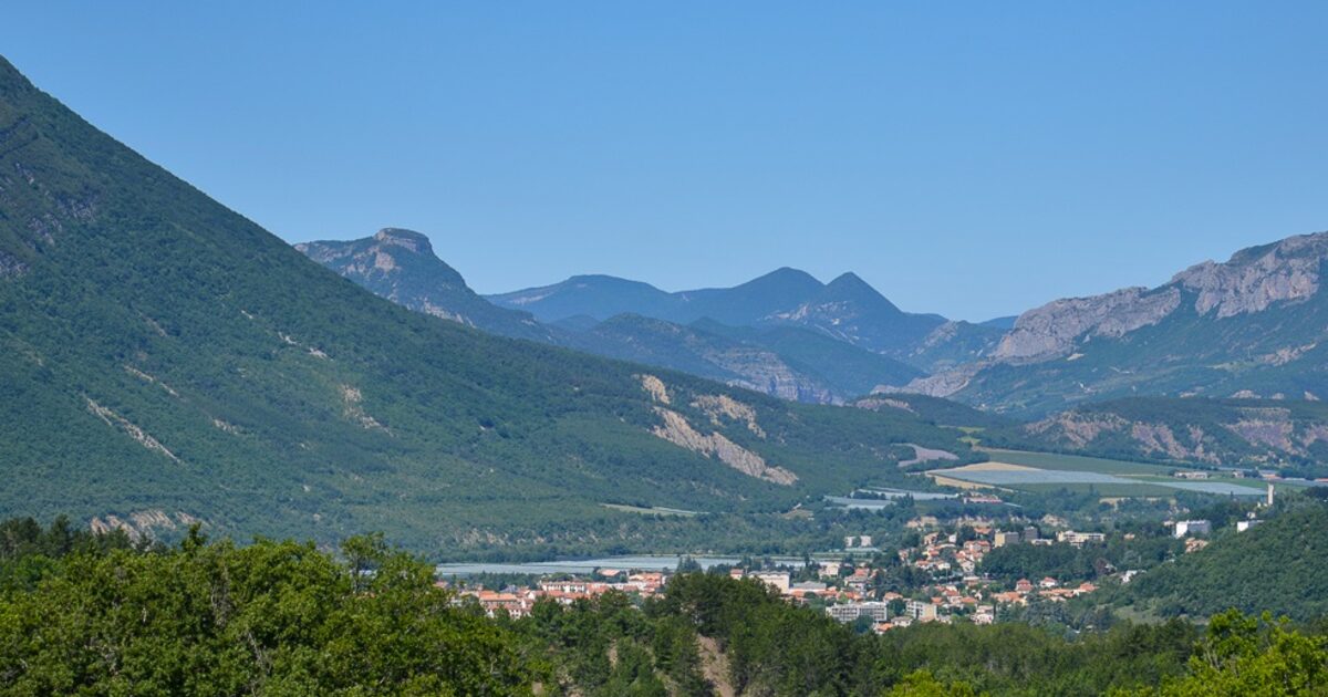 Laragne-Montéglin — photo réelle