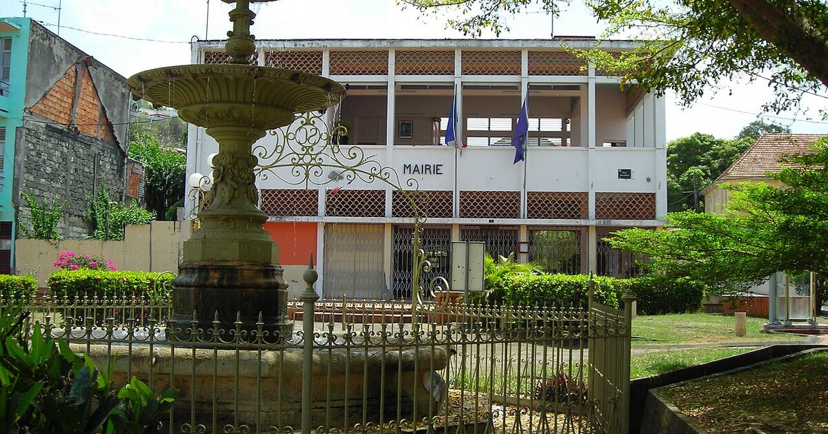 Le Carbet — photo réelle (Wikimedia Commons, Efbé)