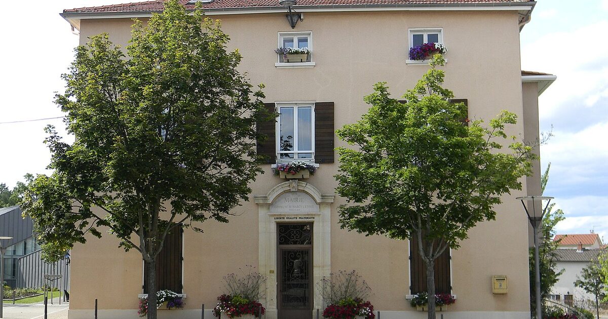Marcy-l'Étoile — photo réelle (Wikimedia Commons, if you could let me know about it)
