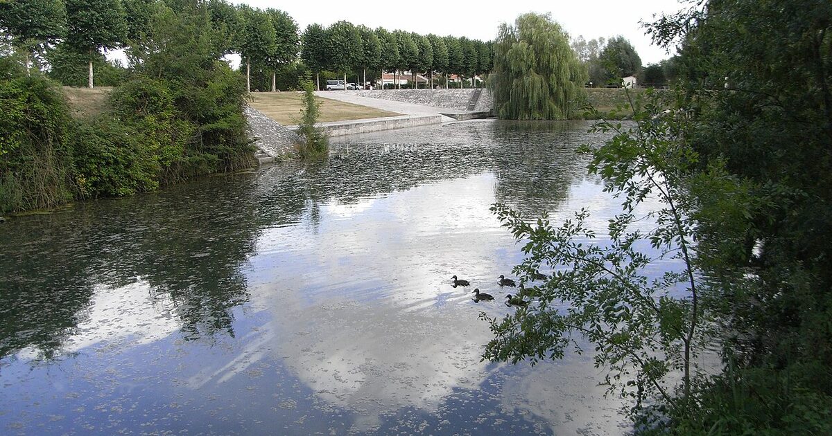Mauzé-sur-le-Mignon — photo réelle (Wikimedia Commons, Tux-Man)