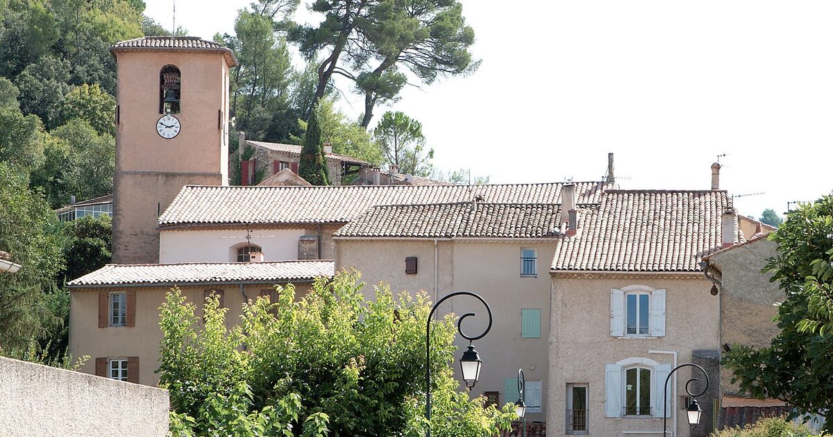 Meyrargues — photo réelle (Wikimedia Commons, Okki)