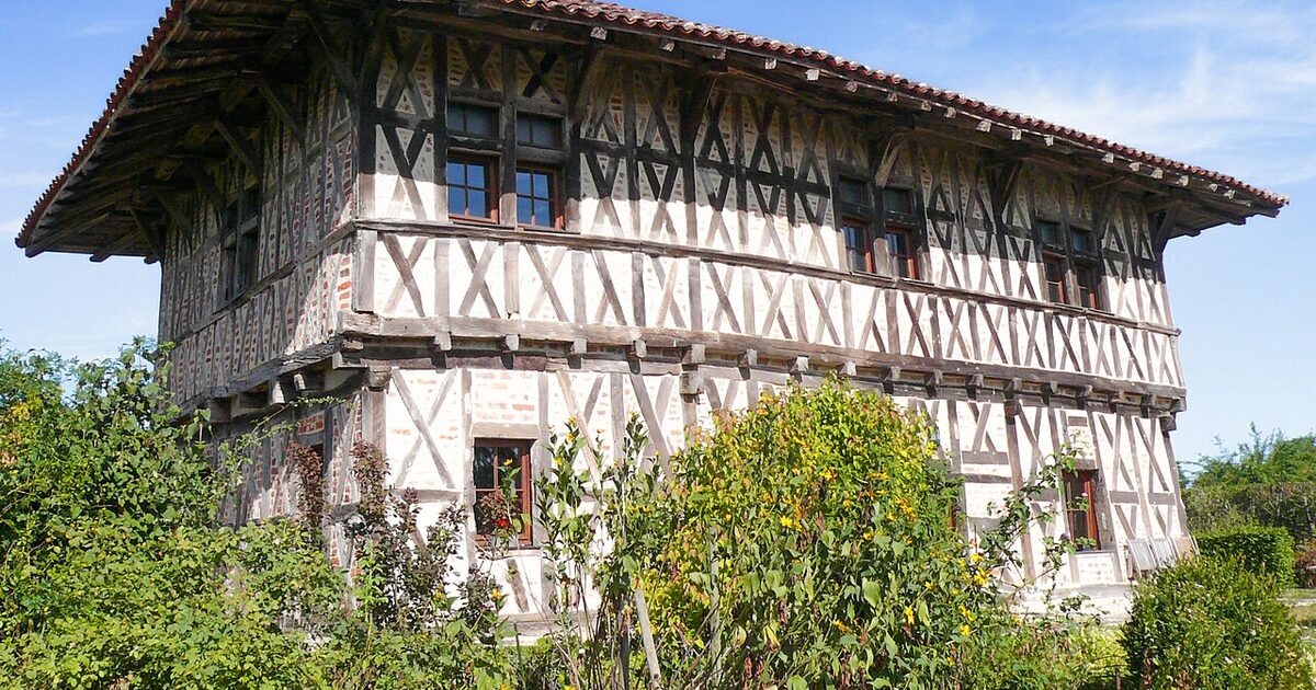 Montrevel-en-Bresse — photo réelle (Wikimedia Commons, Junkey83)