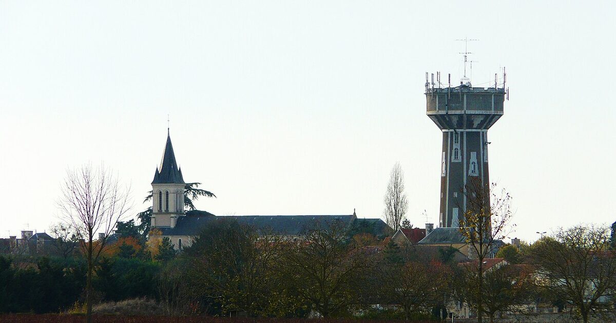 Neuville-de-Poitou — photo réelle