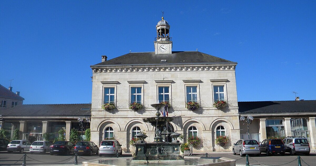 Nogent — photo réelle (Wikimedia Commons, Bildoj)