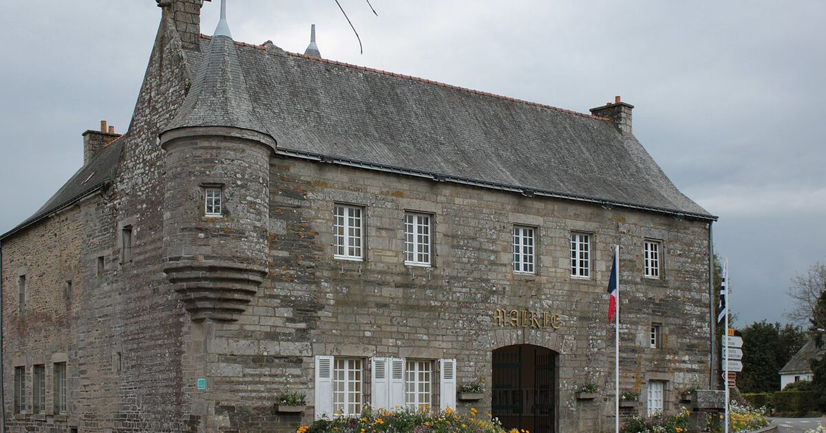 Noyal-Pontivy — photo réelle (Wikimedia Commons, Llann Wé²)