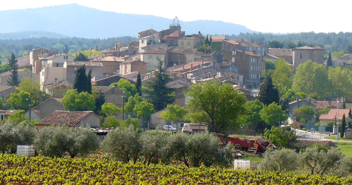 Peynier — photo réelle (Wikimedia Commons, Jclpaca)