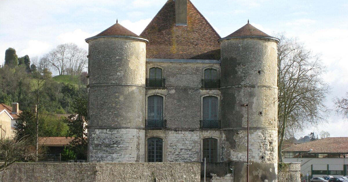Peyrehorade — photo réelle (Wikimedia Commons, Jean Michel Etchecolonea)
