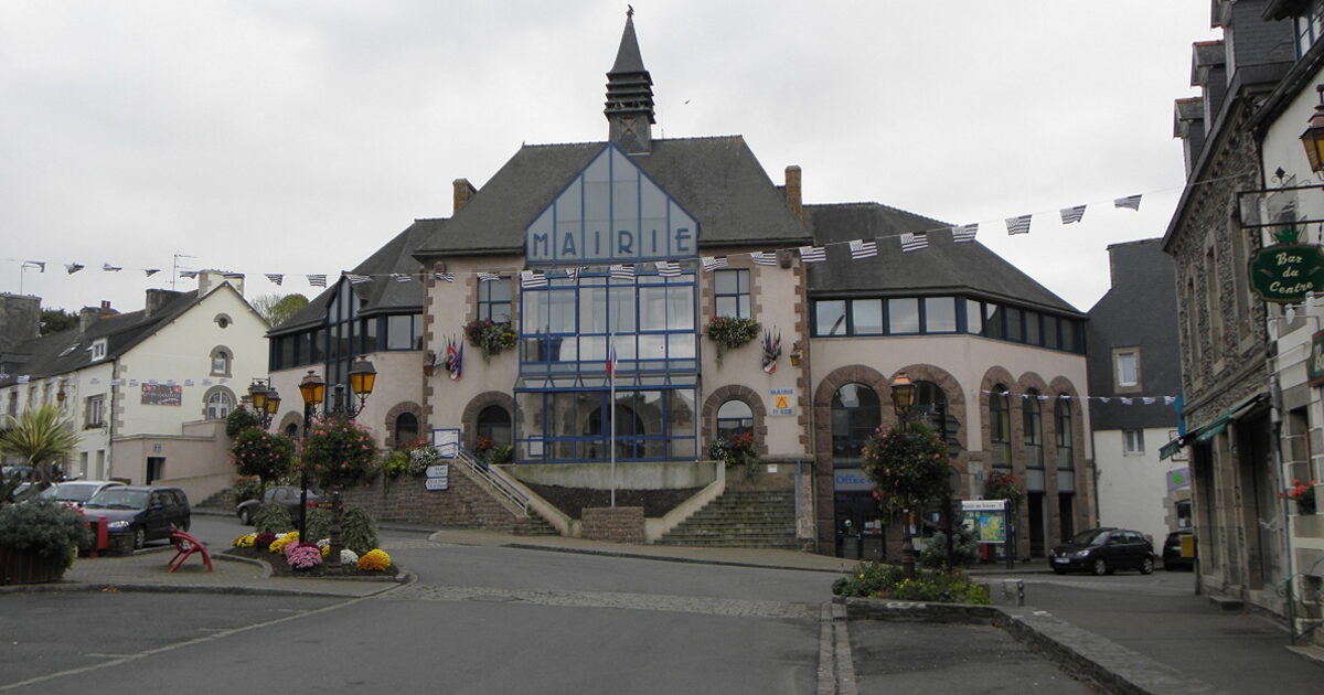 Plestin-les-Grèves — photo réelle (Wikimedia Commons, GO69)