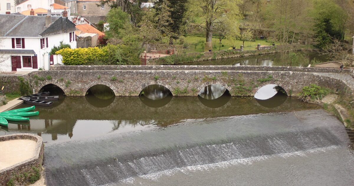 Rocheservière — photo réelle (Wikimedia Commons, Llann Wé²)
