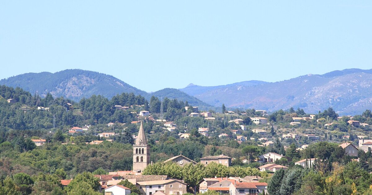 Saint-Étienne-de-Fontbellon — photo réelle (Wikimedia Commons, 0ups)