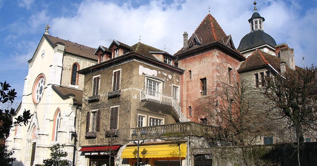 Saint-Genix-les-Villages — photo réelle (Wikimedia Commons, Patrice78500)