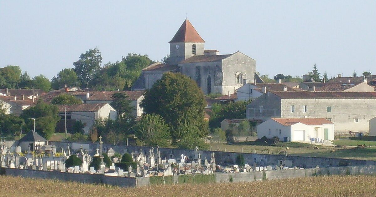 Saint-Georges-des-Coteaux — photo réelle (Wikimedia Commons, Cobber17)