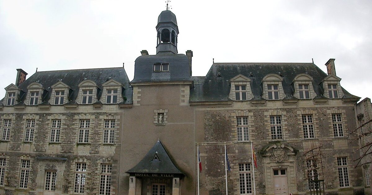 Saint-Georges-sur-Loire — photo réelle (Wikimedia Commons, Pymouss)