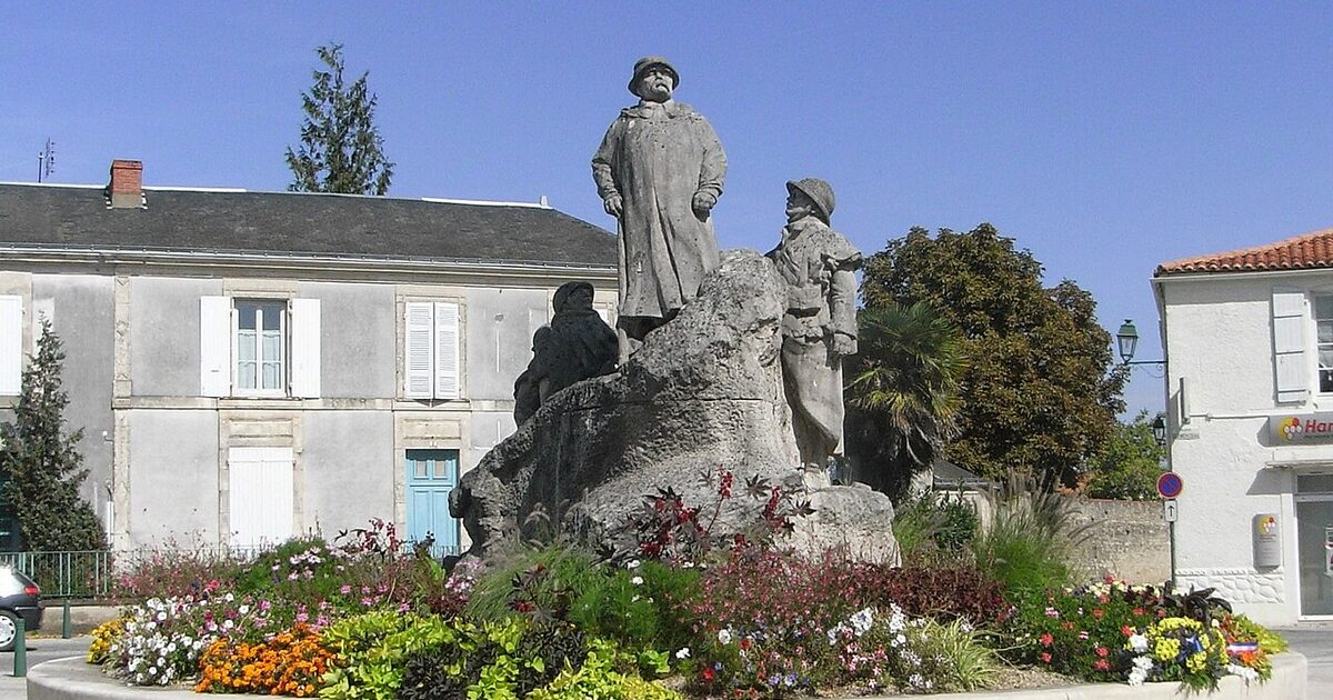 Saint-Jean-d'Hermine — photo réelle (Wikimedia Commons, François-Léon Sicard)