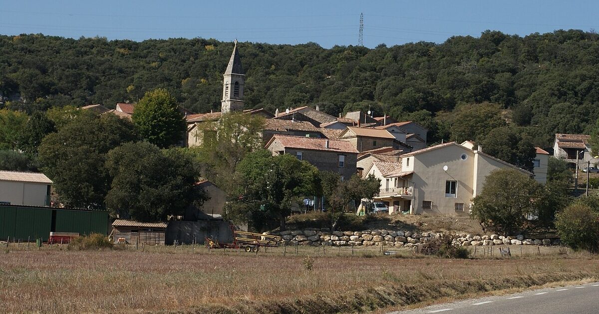 Saint-Julien-les-Rosiers — photo réelle (Wikimedia Commons, Théo simon tpe)