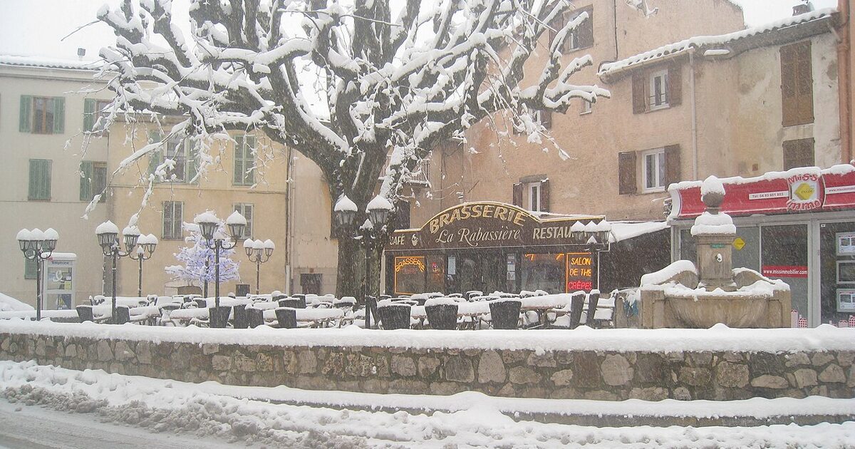 Saint-Vallier-de-Thiey — photo réelle (Wikimedia Commons, Gill09)