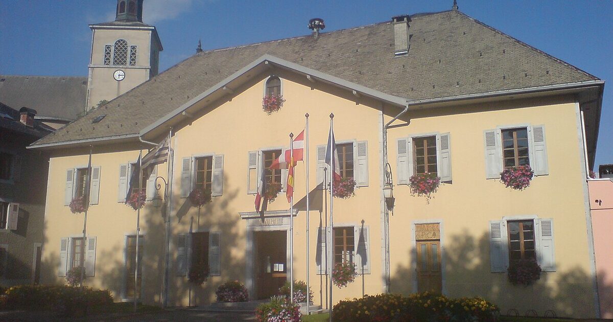 Taninges — photo réelle (Wikimedia Commons, Sébastien Thébault)