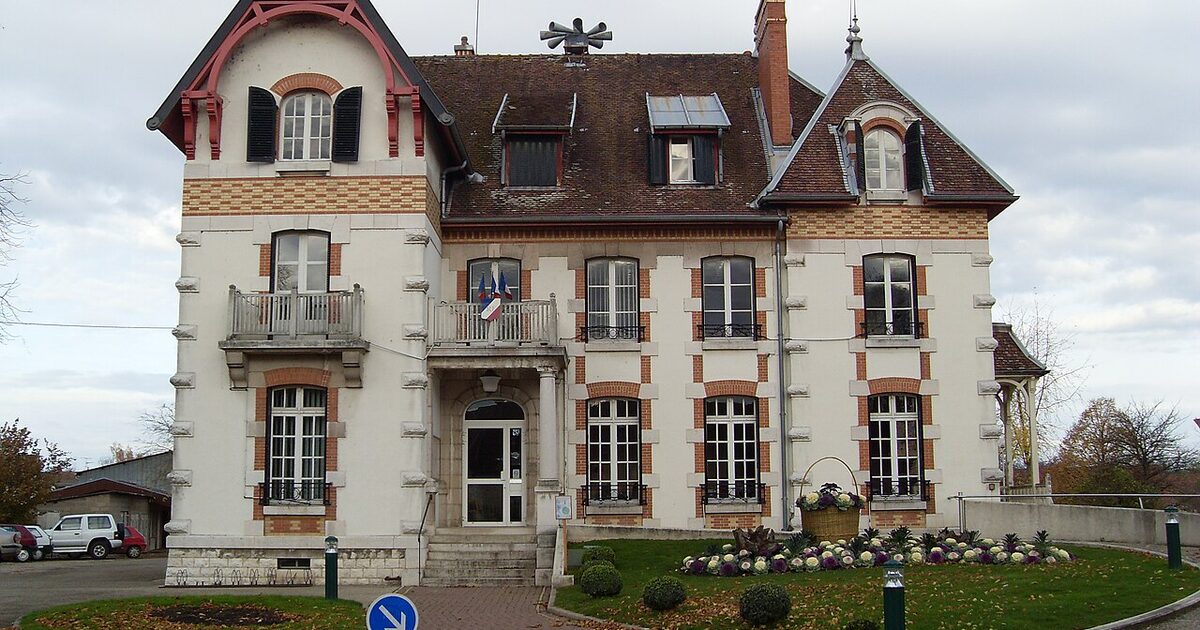 Tavaux — photo réelle (Wikimedia Commons, Florian)