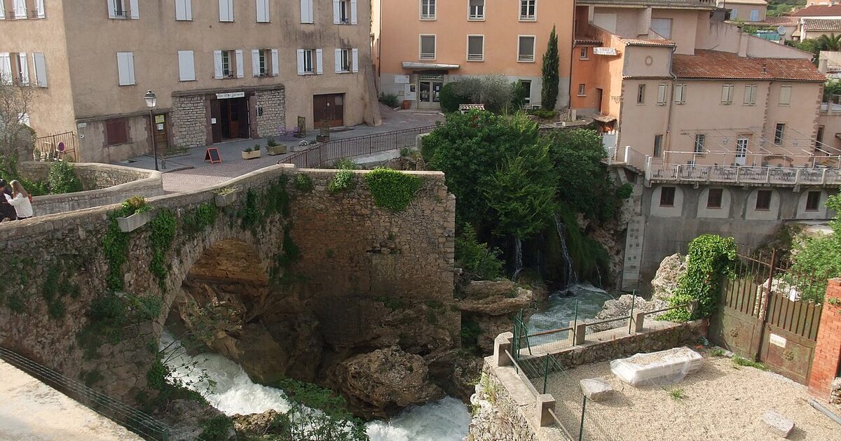 Trans-en-Provence — photo réelle