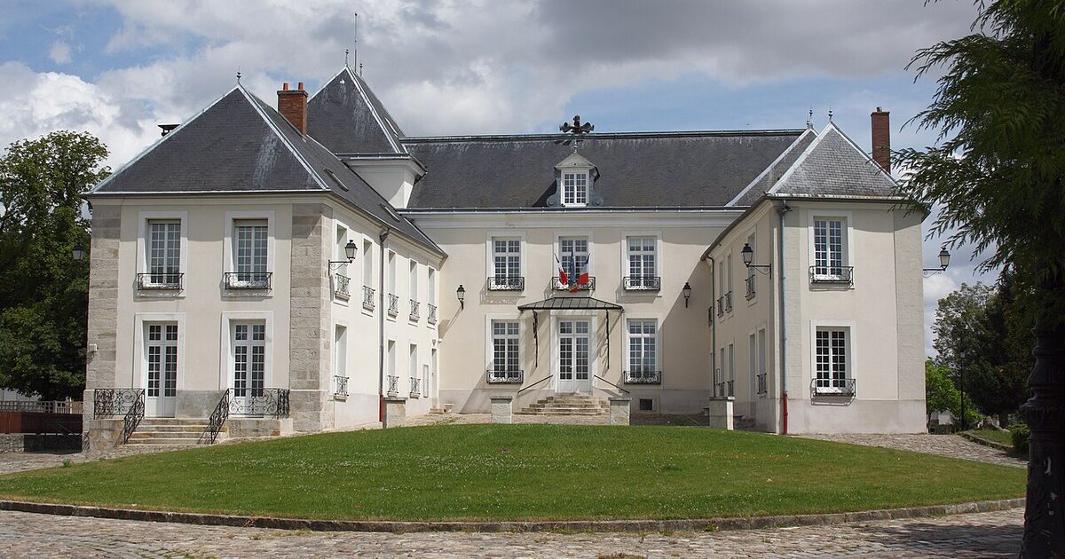 Verneuil-l'Étang — photo réelle (Wikimedia Commons, Reinhardhauke)