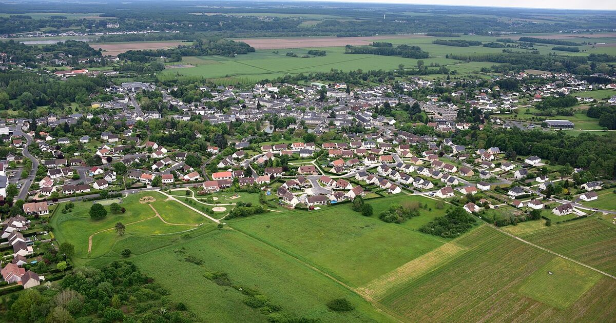 Veuzain-sur-Loire — photo réelle (Wikimedia Commons, Wolkenkratzer)