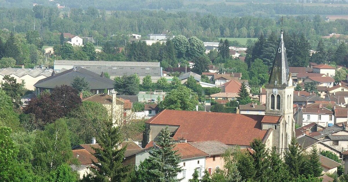 Villieu-Loyes-Mollon — photo réelle (Wikimedia Commons, Hynek Moravec)